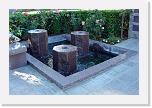 2_Westwood Memorial Park (4) * Ein Springbrunnen sorgt für weitere Ruhe. * 2592 x 1728 * (2.19MB)